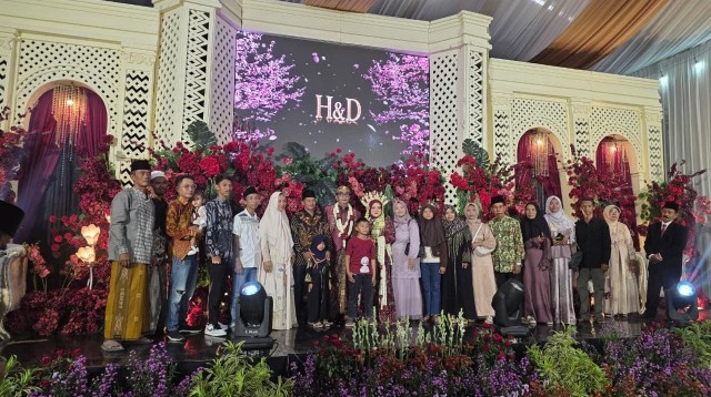 Unduh Mantu H. Bambang Budianto dan Hj. Dian Mariana di Pamekasan Dihadiri Ribuan Tamu